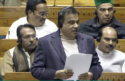 5 लाख हादसे, युद्ध से ज्यादा सड़कों पर मर रहे...रोड एक्सिडेंट से मौतों पर संसद में नितिन गडकरी का छलक गया दर्द 2 image 176 1