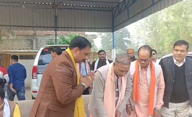 बाराबंकी: त्रिवेदीगंज में नवनियुक्त भाजपा जिला अध्यक्ष राम सिंह भुल्लन का भव्य स्वागत, पुष्पवर्षा से गूंजा इलाका