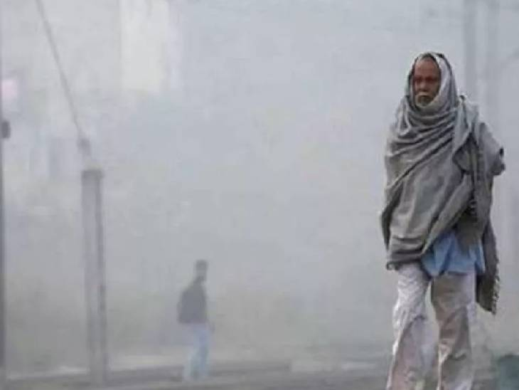 कड़ाके की ठंड के बावजूद आस्था अडिग, शीतलहर में भी लोग कर रहे हैं गंगा स्नान