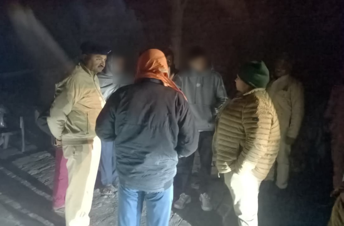 amethi-yuvak-hatya-musafirkhana-sharp-weapon