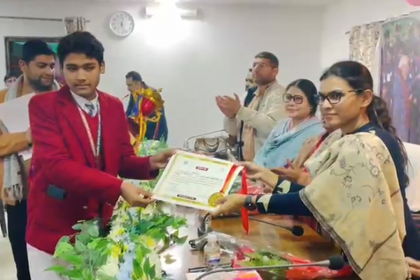 बांदा में वीर बाल दिवस का भव्य आयोजन, 36 मेधावी बच्चे हुए सम्मानित