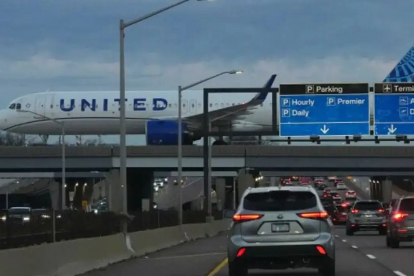 america-storm-snowfall-flight-cancelled