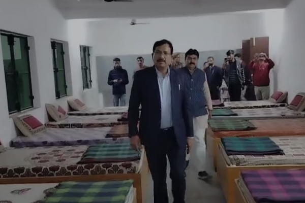 जालौन में ठंड की दस्तक: DM-SP ने शेल्टर होम और गौशालाओं की व्यवस्थाओं का निरीक्षण, निर्देश जारी