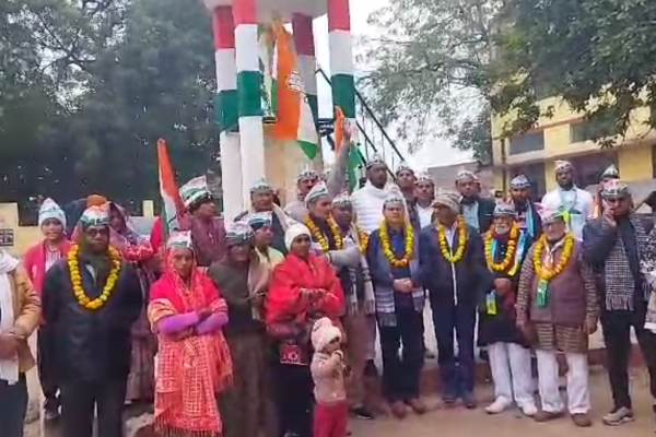 Kanpur Dehat: Congress celebrated its 140th foundation day, a grand event was organised at Gandhi Park.