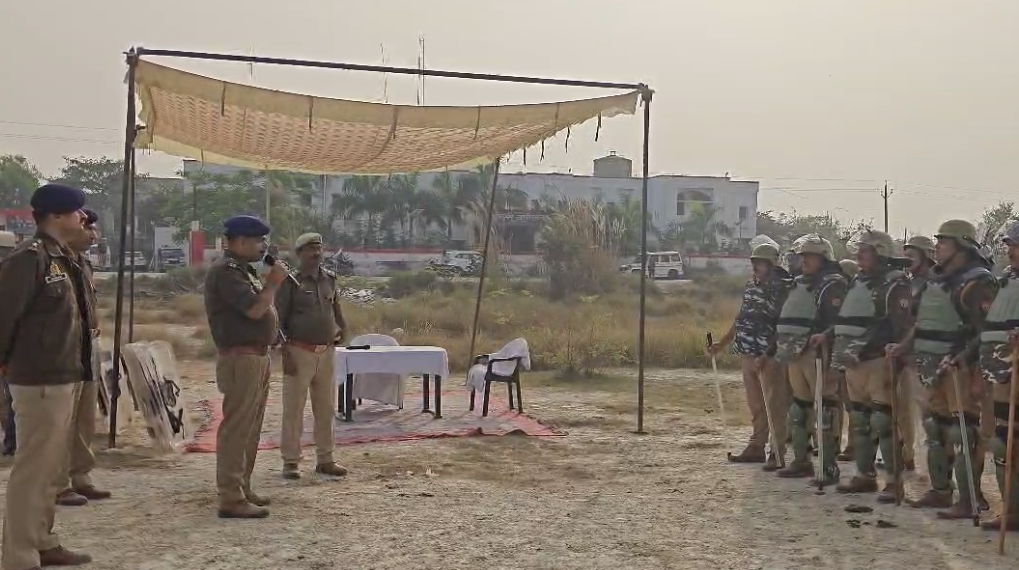 औरैया में दंगा नियंत्रण मॉक ड्रिल संपन्न, पुलिस अधीक्षक ने परखी तैयारियां 3 image 29 2