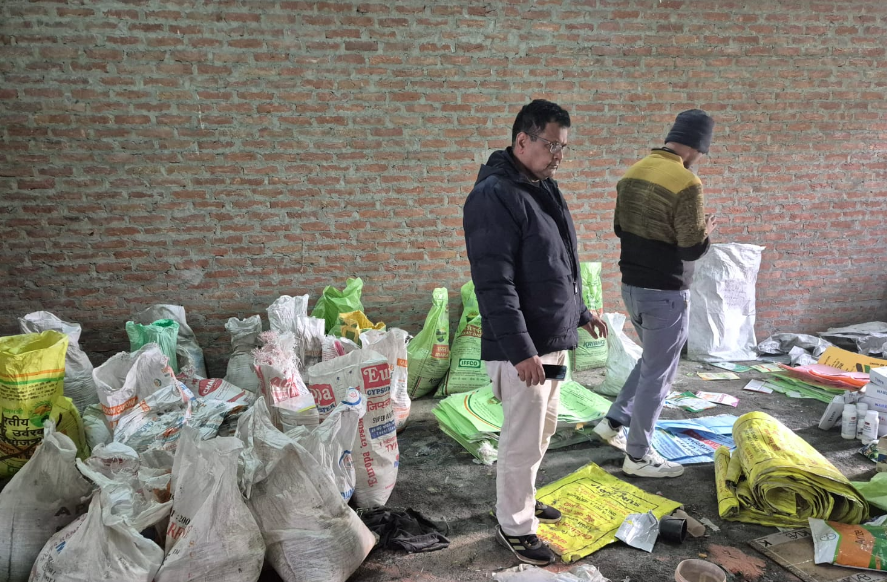 अमेठी में फर्जी खाद–कीटनाशक फैक्ट्री का भंडाफोड़, किसानों से धोखाधड़ी का बड़ा खेल उजागर