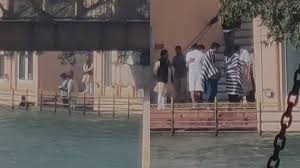 धर्मेंद्र की अस्थियों का हरिद्वार में विसर्जन, देओल परिवार ने भावुक माहौल में दी अंतिम विदाई 2 image 35 1