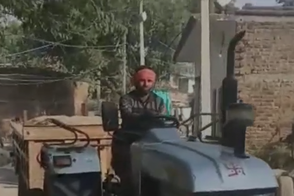 Illegal sand tractor hits woman in Datia, commotion erupts