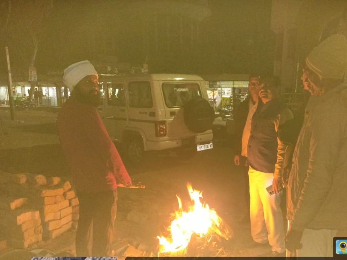 राजपुर ब्लॉक के सिकंदरा में बढ़ी ठंड: डीएम के निर्देश पर सार्वजनिक स्थानों पर अलाव व राहत व्यवस्था तेज