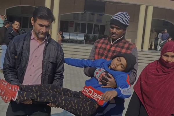 अमरोहा में सिपाही पर बच्चे को थर्ड डिग्री देने का आरोप,पर्स चोरी के शक में पकड़े गए थे बच्चे, सिपाही लाइन हाजिर