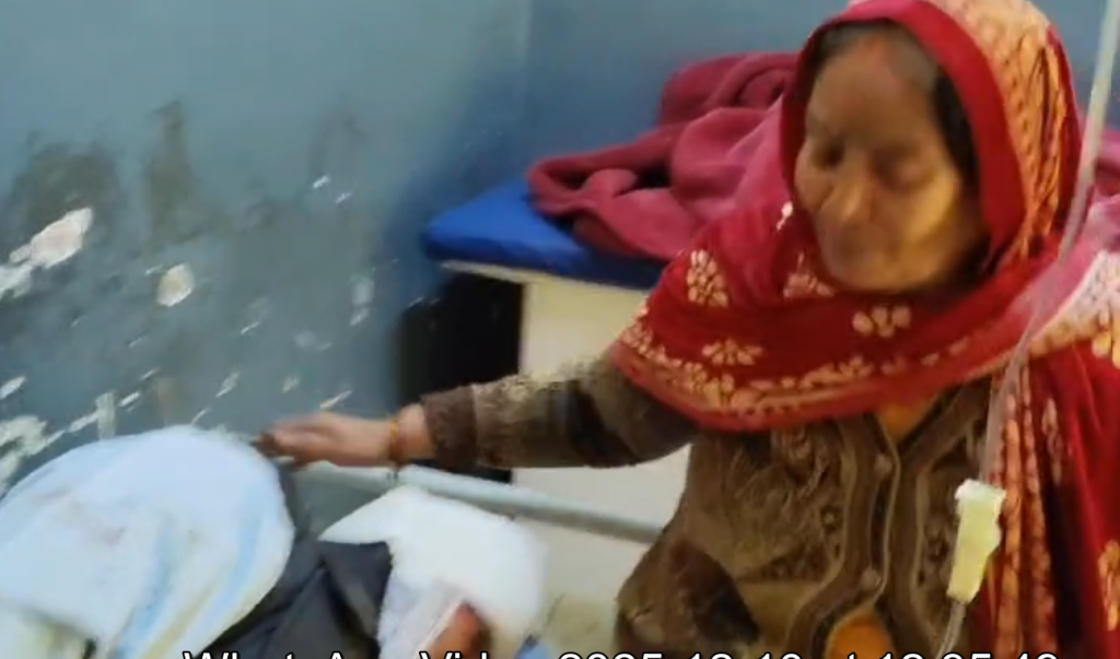 बांदा में बेटे-बहू का कहर: शिक्षक पिता पर पत्थर-डंडों से हमला 4 image 85 3