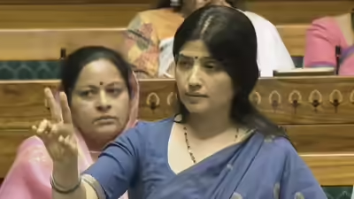 Dimple Yadav News: डिंपल यादव का बड़ा आरोप, यूपी उपचुनाव में सादे कपड़ों में पुलिस ने डाले वोट 2 image 94 1