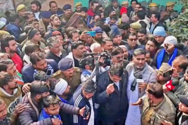 मेरठ: महिला की हत्या और बेटी के किडनैप मामले में परिवार ने अंतिम संस्कार से किया इंकार, सरधना में तनाव