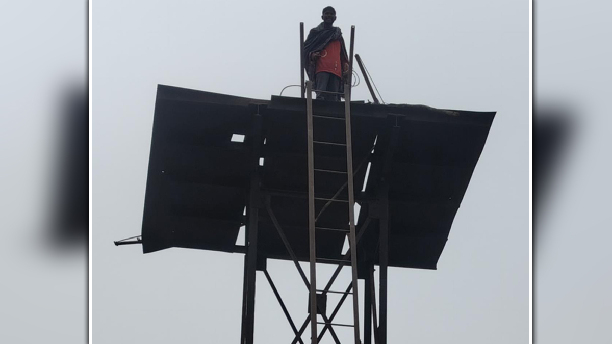 badaun-man-climbs-water-tank-demanding-marriage