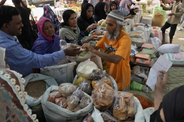 Pakistan Inflation: पाकिस्तान में महंगाई का कहर, 1 किलो चावल 320 रुपये तो चिकन 840 रुपये के पार