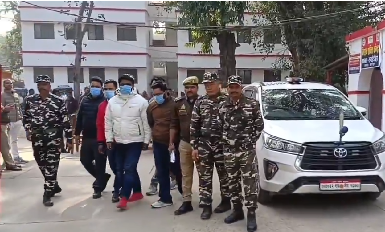 खुद को प्रमुख सचिव बताने वाला फर्जी अफसर गिरफ्तार, नेपाल कसीनो जाने की थी तैयारी