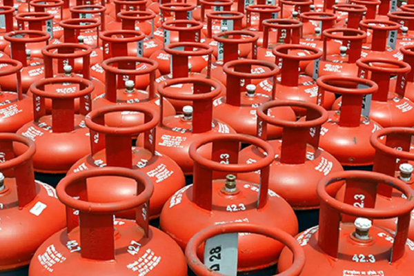 LPG Price Hike 1 January: Inflation shock on New Year, 19 kg gas cylinder becomes costlier