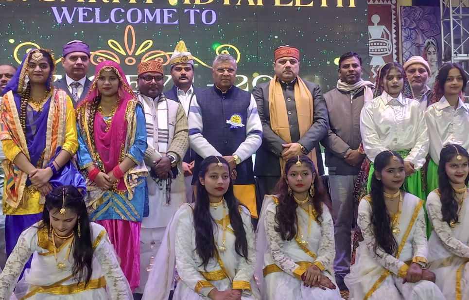 औरैया: विद्यालय के वार्षिकोत्सव में पहुंचे राज्य मंत्री धर्मवीर प्रजापति, बच्चों के सर्वांगीण विकास पर दिया जोर