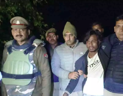 भोगनीपुर में पुलिस मुठभेड़: दो शातिर चोर गिरफ्तार, फायरिंग में दो पुलिसकर्मी घायल, एक बदमाश को लगी गोली