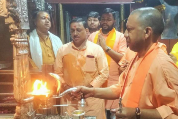 काल भैरव–काशी विश्वनाथ मंदिर में सीएम योगी ने की पूजा-अर्चना