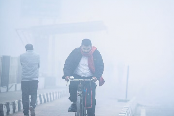 कानपुर में शीतलहर और कोहरे का कहर, विजिबिलिटी सिर्फ 50 मीटर