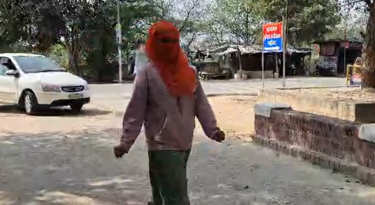 महोबा: दबंग ने जीजा के साथ मिलकर दलित युवती से छेड़छाड़, विरोध पर मारपीट; एसपी से न्याय की गुहार