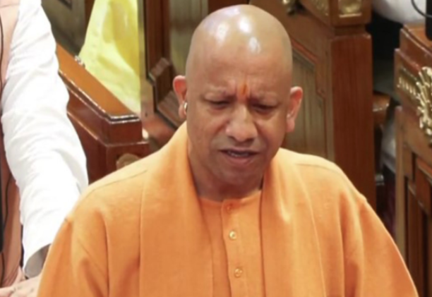 विधानसभा में CM योगी का विपक्ष पर हमला: ‘धूल चेहरे पर थी…’, 6 करोड़ लोगों को गरीबी से बाहर लाने का दावा