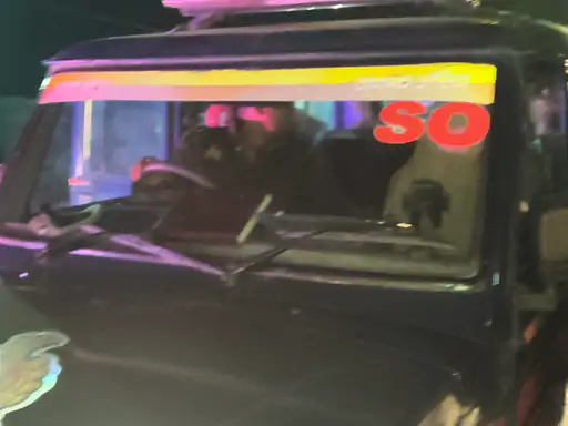 तेज रफ्तार डंपर ने बाइक सवार को पीछे से मारी टक्कर, हालत गंभीर