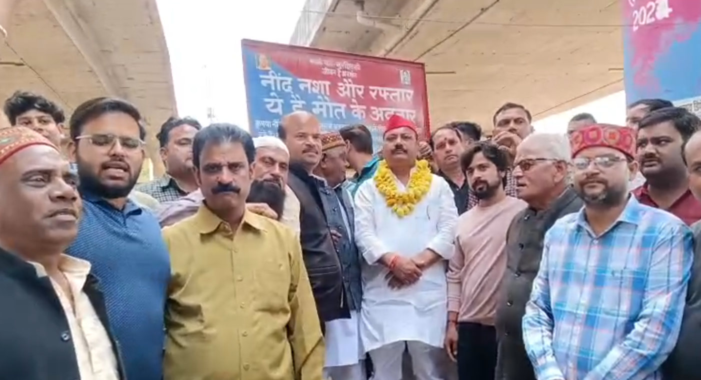 औरैया में व्यापारियों का प्रदर्शन, सपा सांसद बोले– “इस सरकार में शंकराचार्य और ब्राह्मणों का सम्मान नहीं”