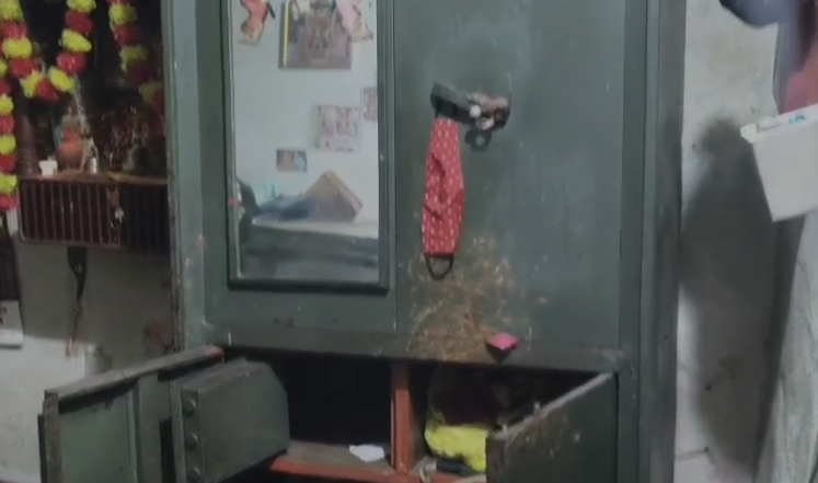 बाराबंकी के त्रिवेदीगंज चौराहे पर मकान में चोरी, पुलिस जांच में जुटी