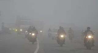 Kanpur Weather Update: बारिश के बाद शीतलहर और घना कोहरा, गलन बढ़ी