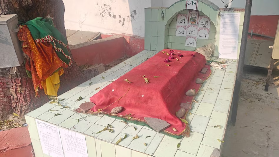 KGMU News: परिसर में मौजूद मजारों को लेकर सख्त रुख, पहली नोटिस के बाद अब दूसरा नोटिस जारी