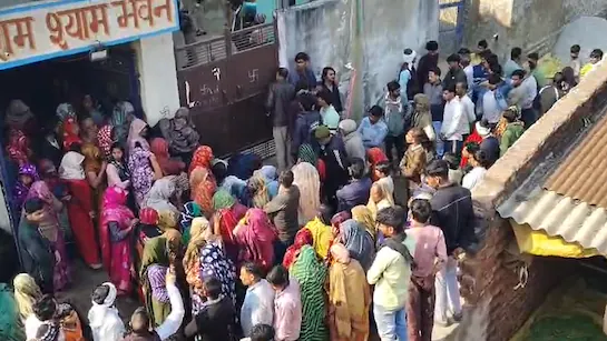 मथुरा: एक ही परिवार के पांच लोगों के शव मिलने से सनसनी, बगल में रखा था दूध का गिलास