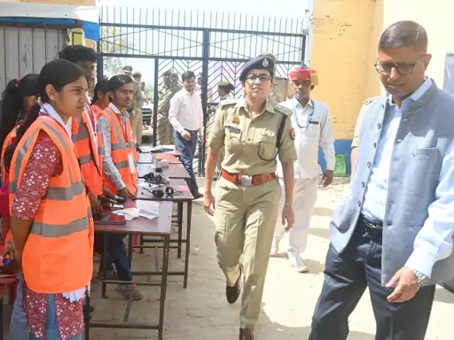 कानपुर देहात में एसआई भर्ती परीक्षा सख्त निगरानी में, डीएम-एसपी ने किया केंद्रों का निरीक्षण