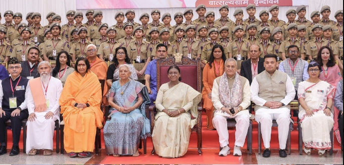 राष्ट्रपति द्रौपदी मुर्मू ने व्रिंदावन के वत्सल्या ग्राम का दौरा किया, साध्वी ऋतंभरा से की मुलाकात