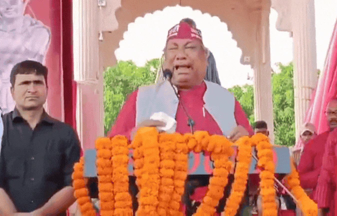 गोरखपुर में भाषण के दौरान रो पड़े मंत्री डॉ. संजय निषाद, बोले— ‘हमारे समाज के साथ हुआ अन्याय’