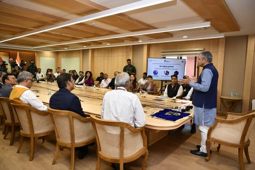 भारत सरकार की बड़ी पहल: 15,000 मीडिया पेशेवरों को AI प्रशिक्षण, OTT और DD Free Dish में नए बदलाव