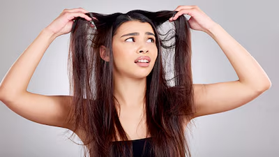 गर्मियों में बाल झड़ने से हैं परेशान? अपनाएं ये आसान हेयर केयर टिप्स और पाएं मजबूत बाल