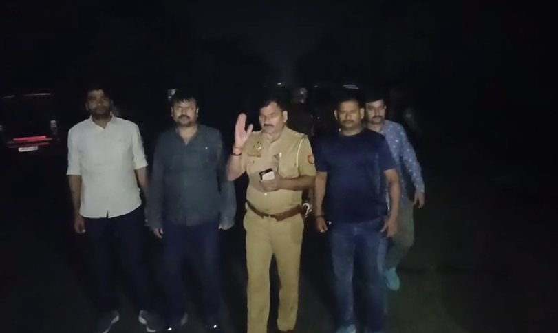 सिद्धार्थनगर : तड़के 3 बजे पुलिस-बदमाश मुठभेड़: गोली लगने से एक घायल, बिहार के दो आरोपी चोरी की इनोवा के साथ गिरफ्तार