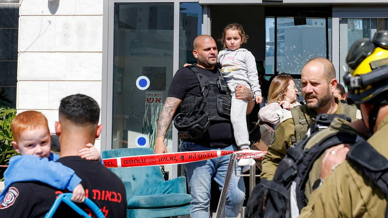 ईरान‑इजरायल तनाव का असर: UAE में स्कूल-कॉलेज तीन दिन बंद, ऑनलाइन पढ़ाई का ऐलान