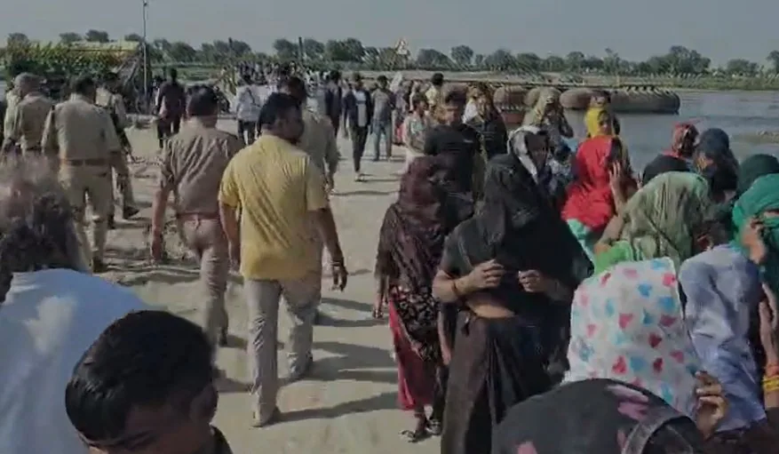 BreakingNews : वृंदावन में बड़ा हादसा, श्रद्धालुओं से भरी नाव पलटी 6 की मौत, कई लापता