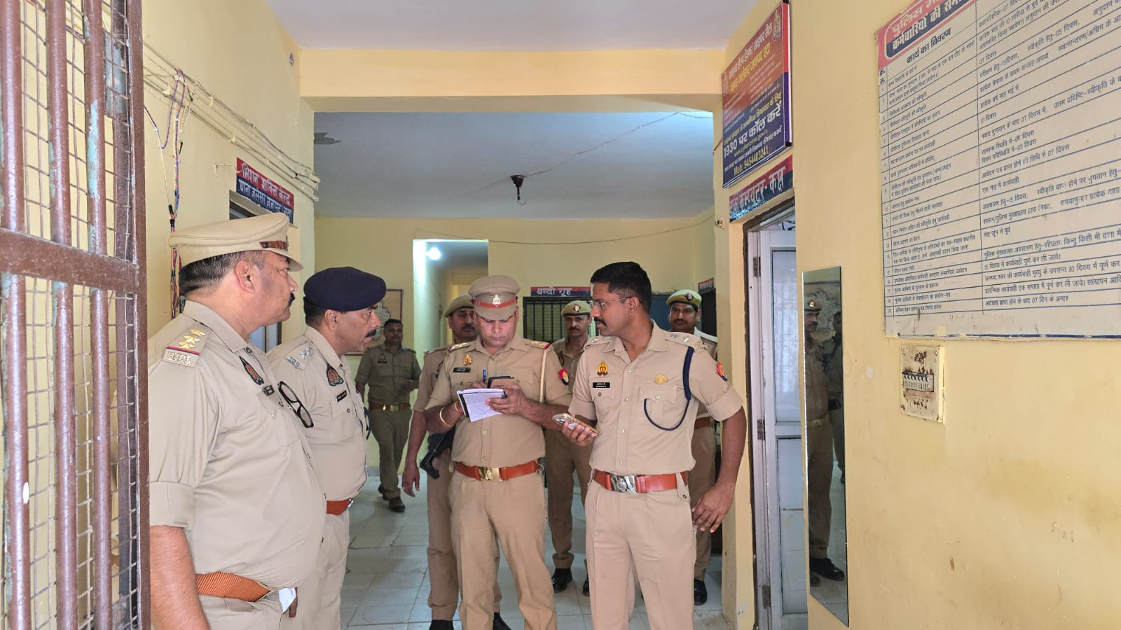 एटा: एसएसपी डॉ. इलामारन ने थाना जलेसर का किया औचक निरीक्षण, दिए सख्त निर्देश