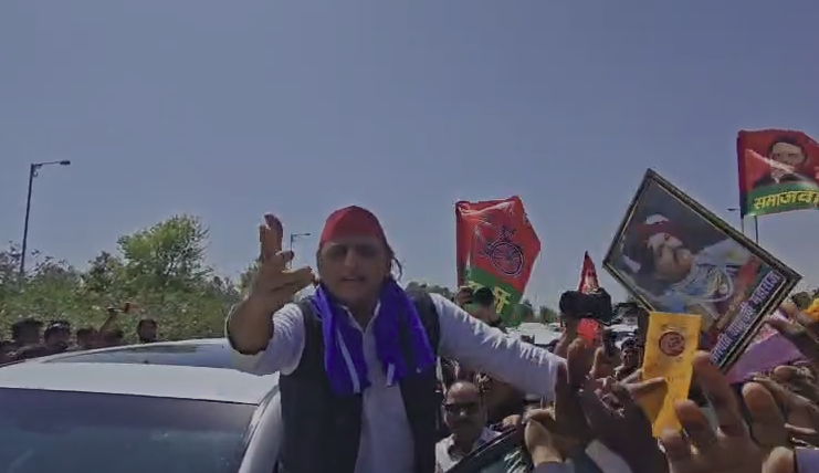 अमेठी : अखिलेश यादव का हमला: “यूपी में मजदूरों के साथ अन्याय, सरकार संविधान से छेड़छाड़ कर रही है”