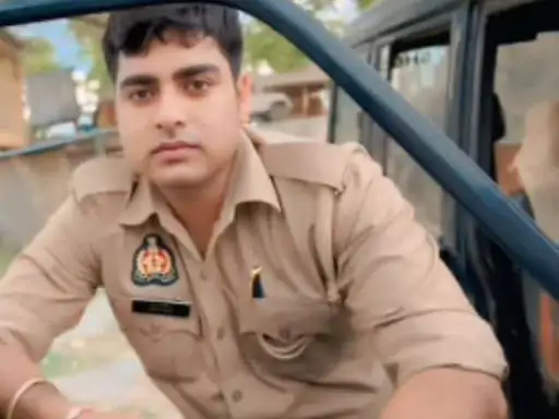 Kanpur Dehat Cop Bike Accident Death | Unknown Vehicle Collision