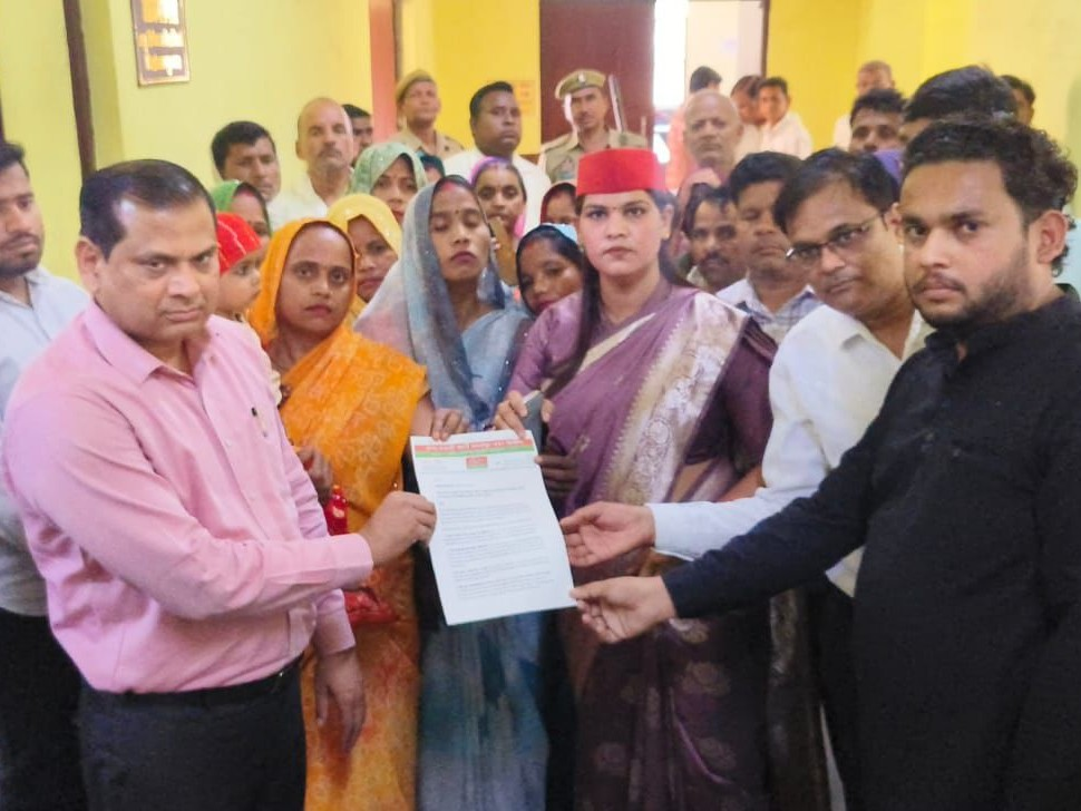 Kanpur Ambedkar hoarding controversy: अंबेडकर जयंती से पहले कानपुर में बवाल: होर्डिंग में ‘परिनिर्वाण दिवस’ लिखने पर भड़के कार्यकर्ता