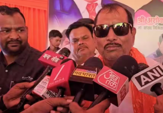 “पत्थरों को छोड़ो, मोदी-योगी को पूजो” – हरदोई में BJP विधायक के बयान से मचा सियासी बवाल