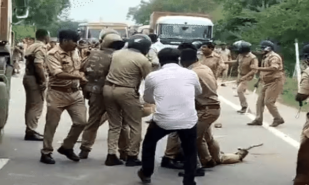 बाराबंकी में युवक की मौत पर बवाल, पुलिस पर पथराव; SHO बेहोश होकर गिरे