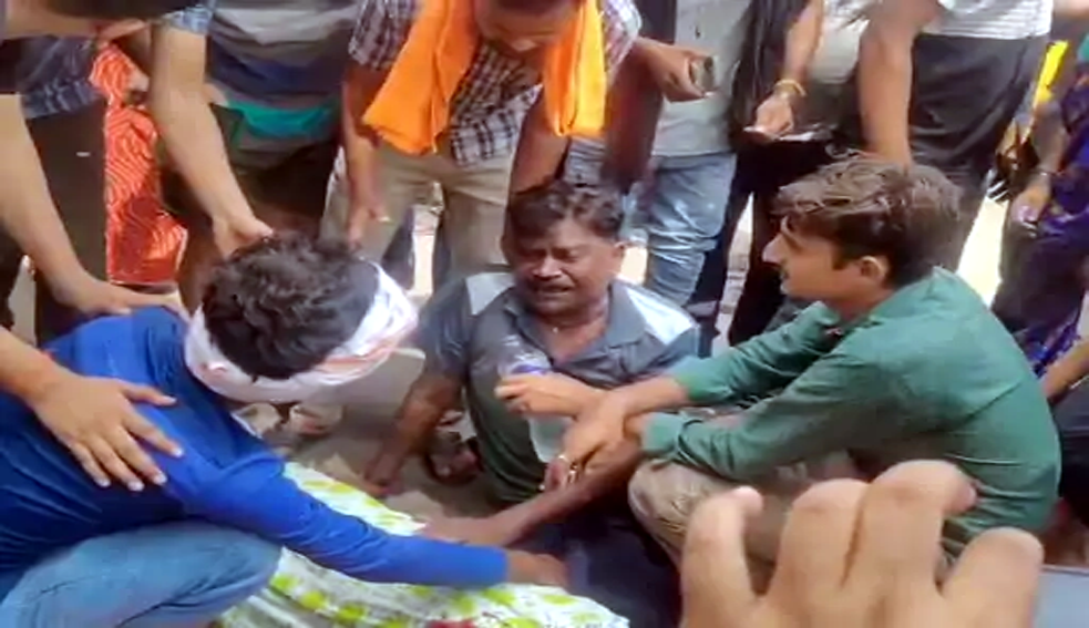 फतेहपुर में रोडवेज बस की टक्कर से गर्भवती की मौत, आक्रोशित परिजनों ने किया बांदा-सागर मार्ग जाम