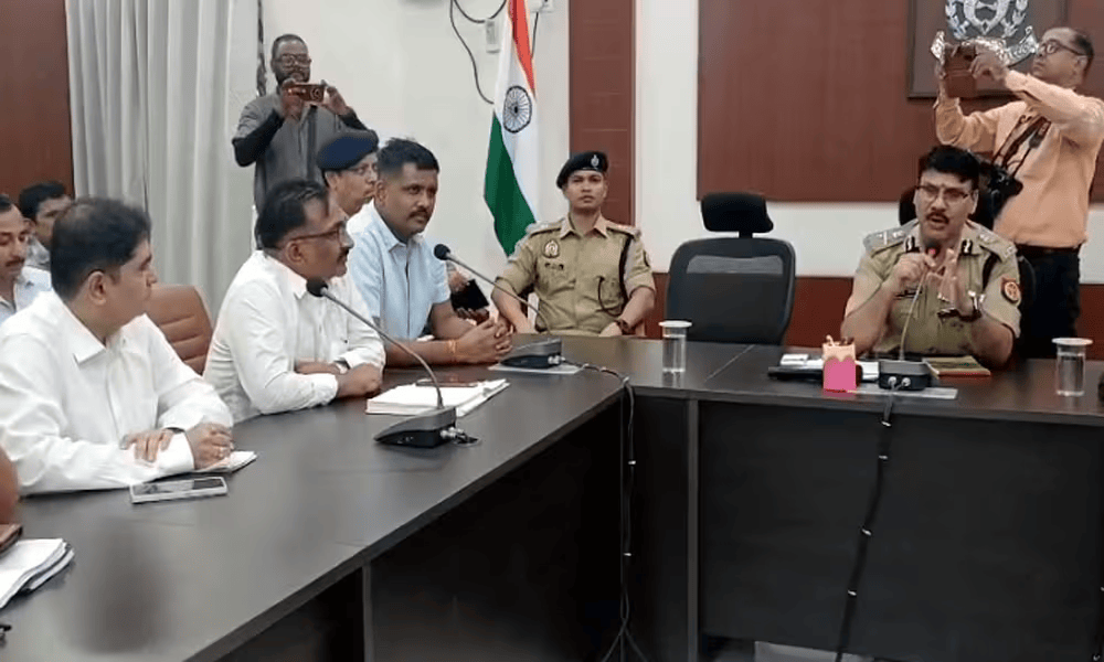 लखनऊ की आग के बाद सक्रिय हुए कानपुर के अफसर, सभी कोचिंग, होटल और मॉल की होगी जांच