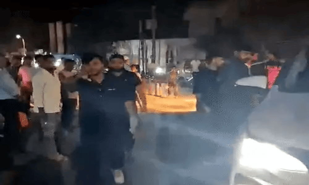 कानपुर में सांसद भोले का नाम लेकर सरेराह ‘गुंडई’, पुलिसवालों को धमकाया; बोले सांसद भोले ताऊ हैं हमारे